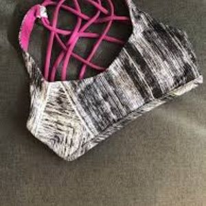 Lululemon Free to Be Wild bra Size 4